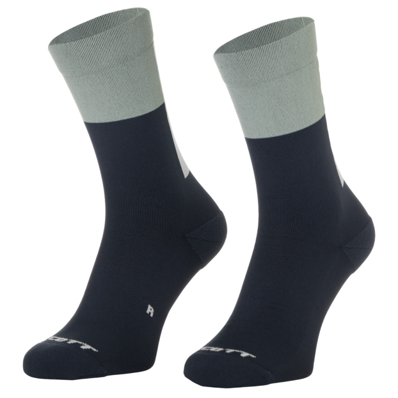 Pono�ky Scott block stripe crew
